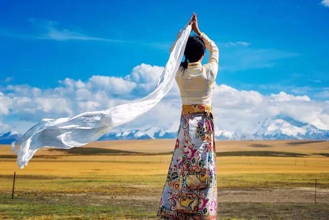 西藏私人導游多少錢一天，西藏旅游找當地導游可靠嗎?西藏評價好的導游怎么聯系